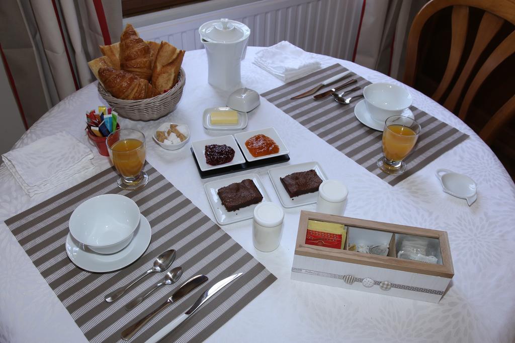 Manoir Le Mesnil Bed & Breakfast Saint-Martin-aux-Chartrains Bagian luar foto