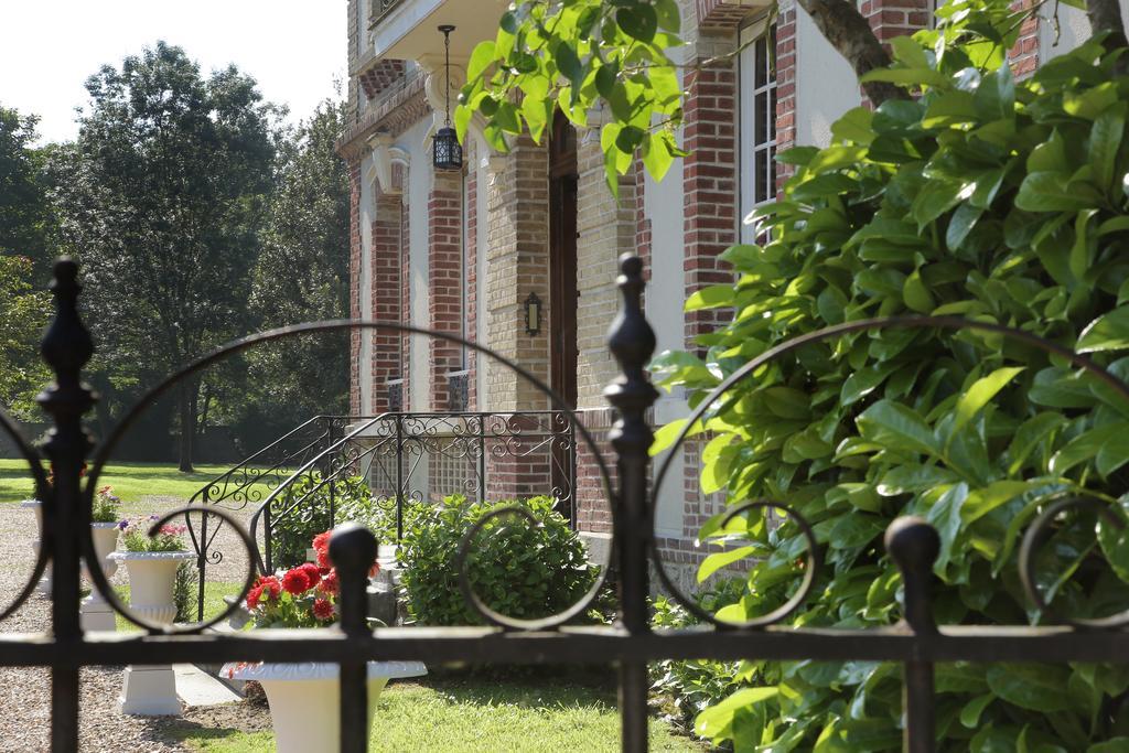 Manoir Le Mesnil Bed & Breakfast Saint-Martin-aux-Chartrains Bagian luar foto