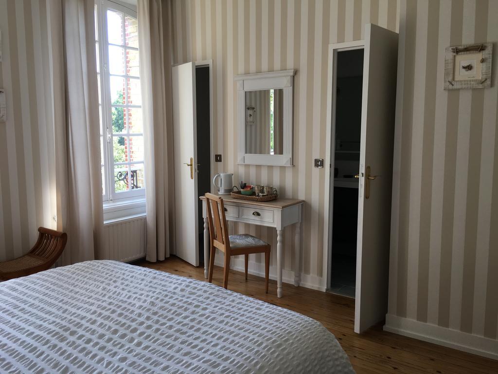Manoir Le Mesnil Bed & Breakfast Saint-Martin-aux-Chartrains Bagian luar foto