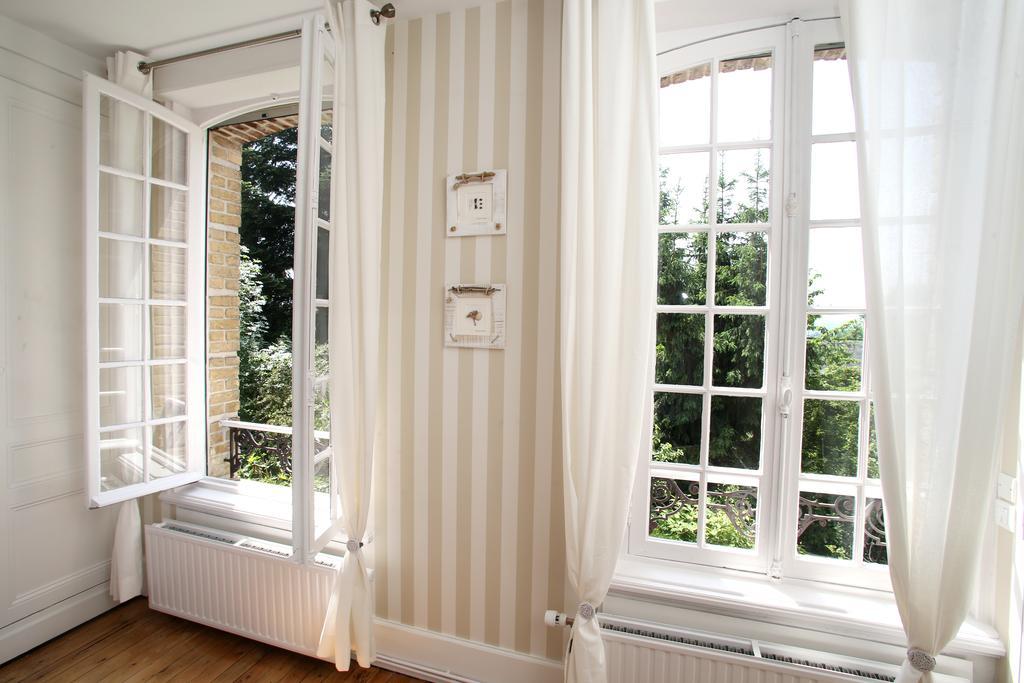 Manoir Le Mesnil Bed & Breakfast Saint-Martin-aux-Chartrains Bagian luar foto