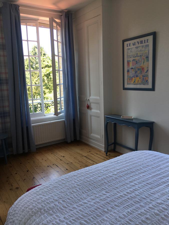 Manoir Le Mesnil Bed & Breakfast Saint-Martin-aux-Chartrains Bagian luar foto