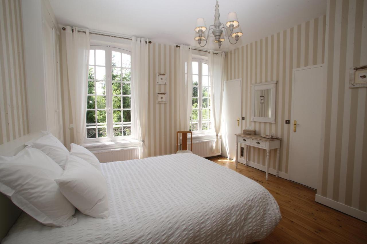 Manoir Le Mesnil Bed & Breakfast Saint-Martin-aux-Chartrains Bagian luar foto